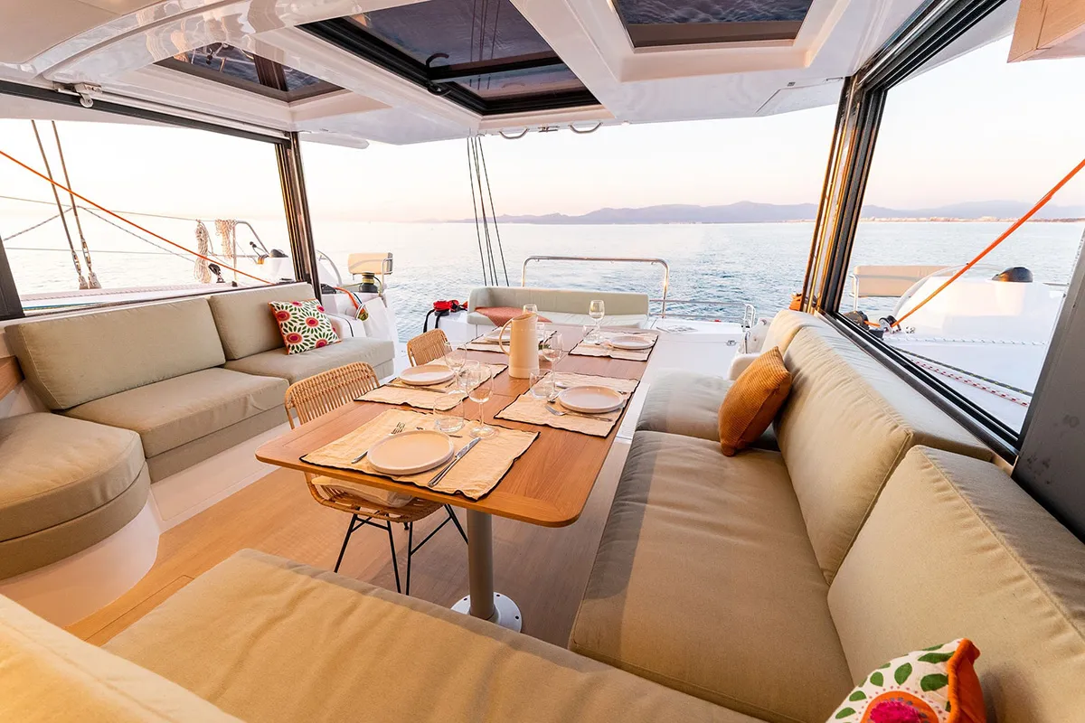 Catamaran salon
